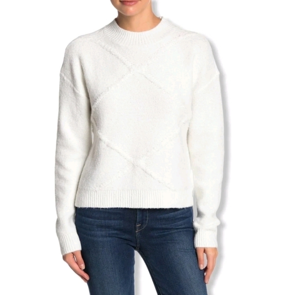 NEW Abound White Geometric Soft Sweater